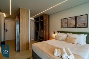 Studio em condomínio de frente para o mar