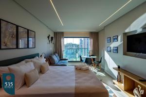 Studio em condomínio de frente para o mar