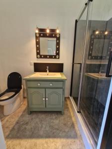 B&B / Chambres d'hotes Le Manoir de la Belle Endormie : Chambre Lit King-Size - Vue sur Jardin