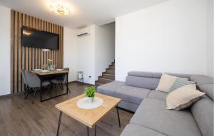 2 Bedroom Stunning Apartment In Stanici 