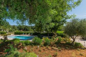 Villa Botanica - Lush Garden and Pool Oasis
