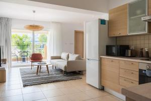 2BR Apartment with Amazing View and Pool in Kiti