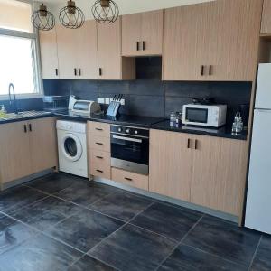 Modern 3BR Family Apartment in Quiet Drosia with Balcony