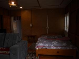 Sangti Valley Ngoedrup Wooden Cottage