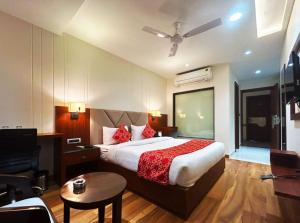 Hotel The Crystal Park