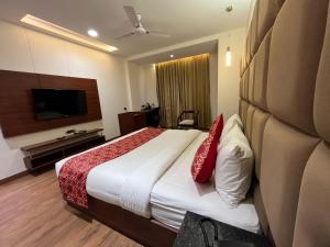 Hotel The Crystal Park