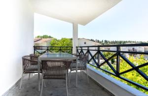 Semeli Lux apt, Siviri