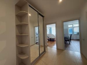 Осокорки, Позняки River Mall