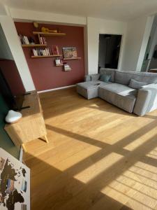 Chambre privée chez lhabitant avec accès à des espaces partagés