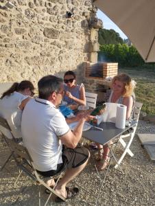B&B / Chambres d'hotes Chambres d'hotes Noailles : photos des chambres