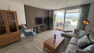 Luxury Secure Chic-Hideaway in La Cala de Mijas with Sun-Drenched Terrace, SPA & GYM