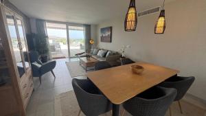 Luxury Secure Chic-Hideaway in La Cala de Mijas with Sun-Drenched Terrace, SPA & GYM