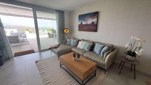 Luxury Secure Chic-Hideaway in La Cala de Mijas with Sun-Drenched Terrace, SPA & GYM