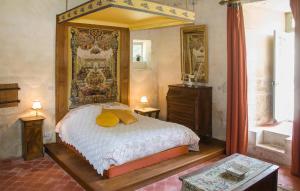Maisons de vacances Awesome Home In Guerigny : photos des chambres