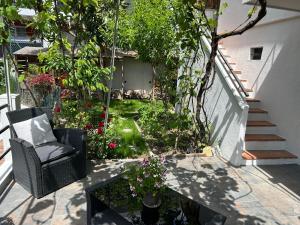 Appartements Studio climatise avec terrasse ombragee dans maison de ville au calme : photos des chambres