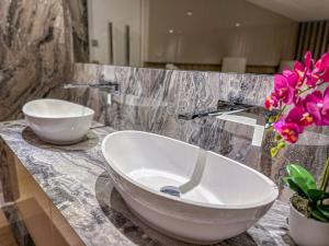 Villas Villa Horizons, Vue Mer & Detente Chic a Super Cannes : photos des chambres