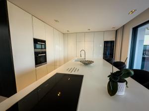 Villas Villa Horizons, Vue Mer & Detente Chic a Super Cannes : photos des chambres