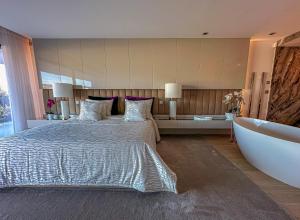 Villas Villa Horizons, Vue Mer & Detente Chic a Super Cannes : photos des chambres