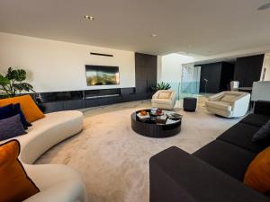 Villas Villa Horizons, Vue Mer & Detente Chic a Super Cannes : photos des chambres