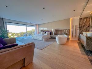 Villas Villa Horizons, Vue Mer & Detente Chic a Super Cannes : photos des chambres