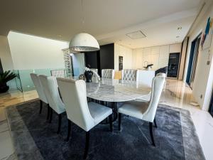 Villas Villa Horizons, Vue Mer & Detente Chic a Super Cannes : photos des chambres