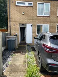Garland way 2 bed house Sheffield free parking 5 min from m1