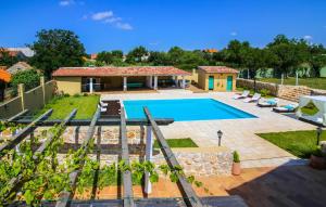 Cozy Home In Gornje Rastane With Sauna 