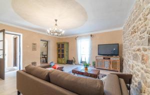 Cozy Home In Gornje Rastane With Sauna 