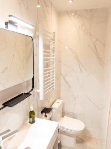 Appartements 2 pieces climatisees avec terrasse - Centre Toulon : photos des chambres