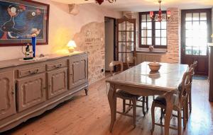 4 Bedroom Cozy Home In Aiguillon