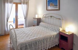 Maisons de vacances 4 Bedroom Cozy Home In Aiguillon : photos des chambres