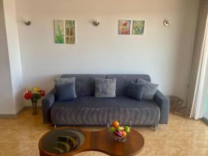 Gorgeous, 1 Bed Apt, Sea Views.