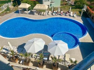 Gorgeous, 1 Bed Apt, Sea Views.