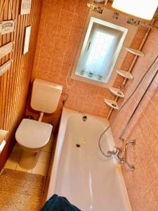 Ferienwohnung mit Wintergarten, Terrasse und Parkplatz