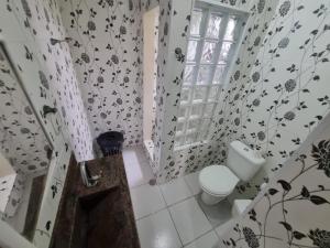 Apartamento amplo uma quadra da praia das Astúrias - Guarujá!