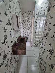 Apartamento amplo uma quadra da praia das Astúrias - Guarujá!