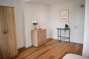 Medway’s Top Ensuite – Spacious!