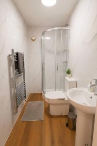Medway’s Top Ensuite – Spacious!