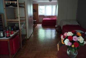 Pokój w domu z ogrodem w Milanówku