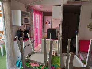 Chalets Mobil Home dans camping familial : photos des chambres