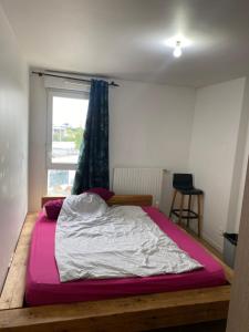 Sejours chez l'habitant Super chambre avec salle de bain : photos des chambres