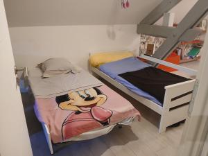 Sejours chez l'habitant Grande maison de bourg : photos des chambres