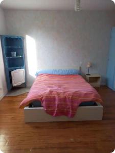 Sejours chez l'habitant Grande maison de bourg : photos des chambres