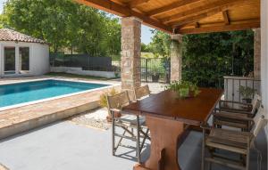 Beautiful Home In Krnicari With Wifi