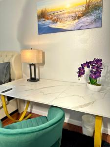 BP STAYS - Hotel-Style, No Host, Professionally Managed ID252