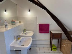 Maisons de vacances Charmant corps de ferme rehabilite en Mayenne : photos des chambres