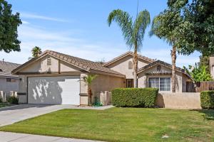 Modern Southwest Escape 2 Master Bedrooms - Ubytování bez kategorie ve městě Bakersfield