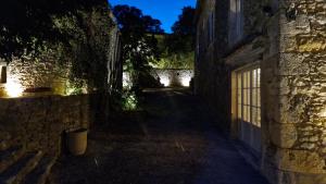 Maisons de vacances Beautiful Farmhouse with large swimming pool within walking distance of a charming, lively village : photos des chambres