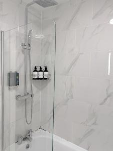 Spacious 2 Bedroom Modern Flat - City Centre