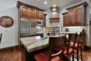 Pool, Hot Tub, Gym Juniper Landing 2 bedroom Canyons Retreat